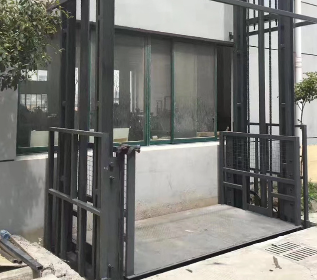 新罗导轨式施工升降机助力民生工程提速增效